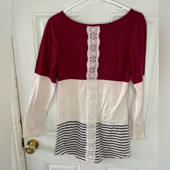 Tops - ❄️winter SALE!❄️red and white with lace going down the back